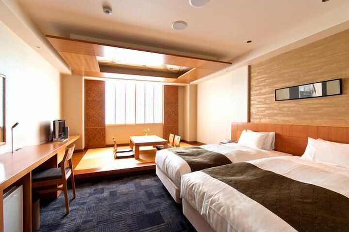 Room 3 of 65