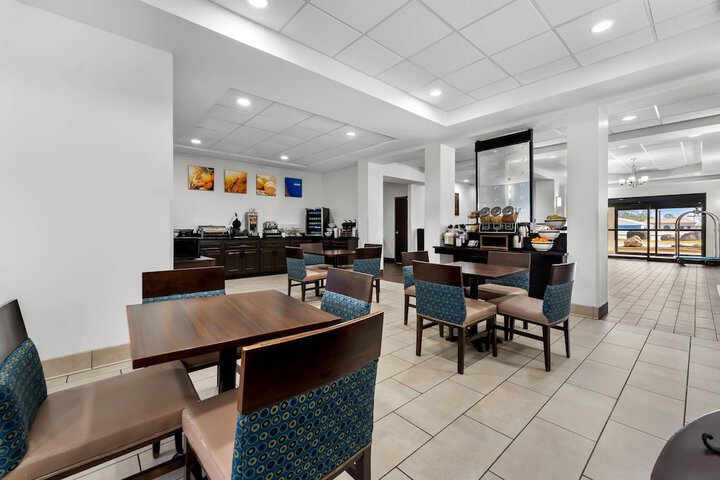 Breakfast/Coffee Service 34 of 41