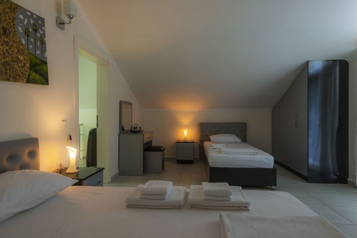 Room 2 of 7