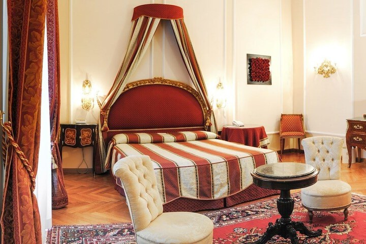 Room 4 of 70