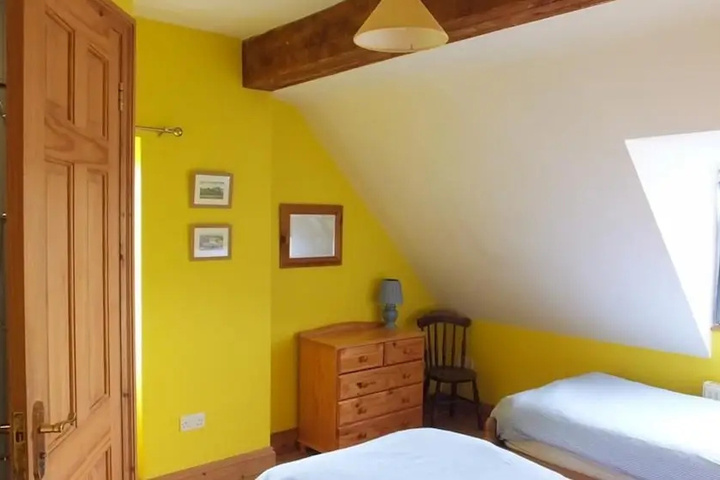 Room 5 of 16