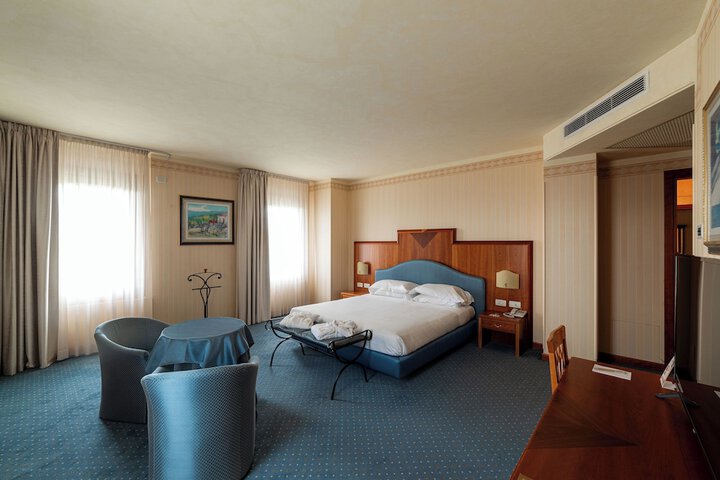 Room 28 of 80
