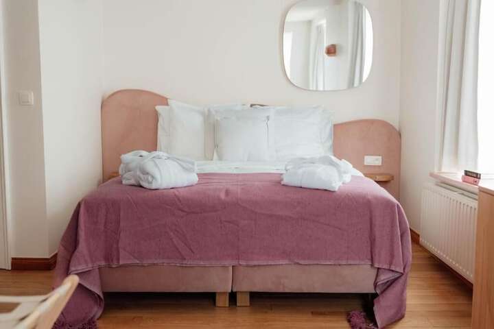 Room 2 of 26
