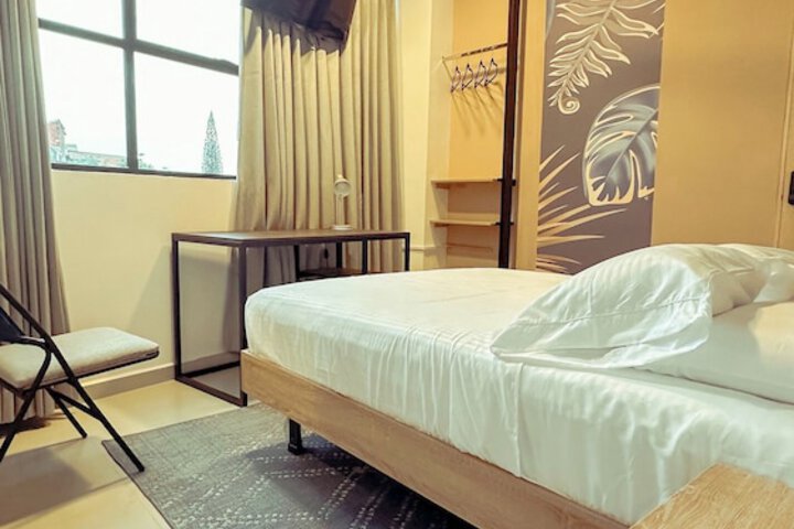 Room 9 of 33