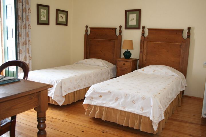 Room 4 of 32