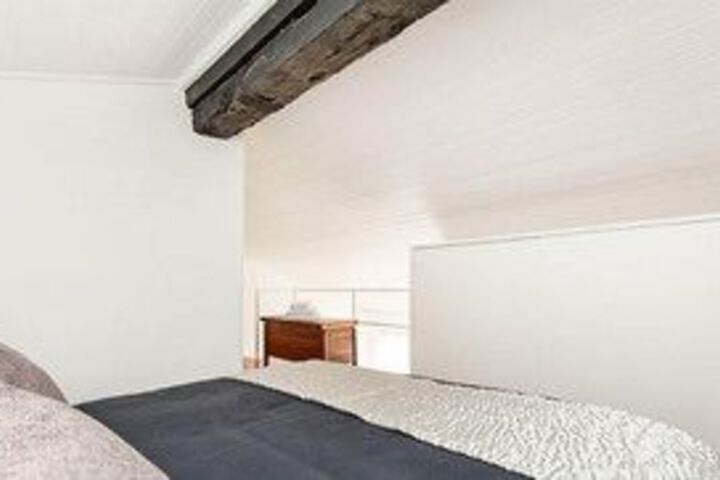 Room 37 of 209