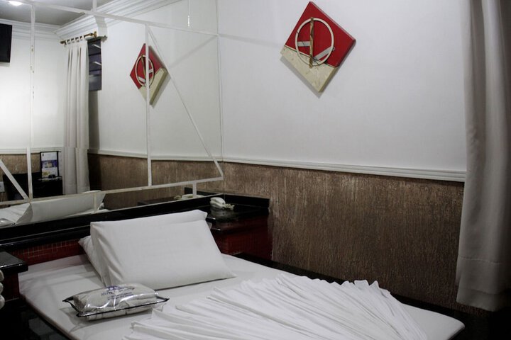 Room 3 of 10