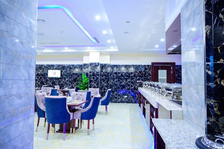 Ballroom/Hall 113 of 166