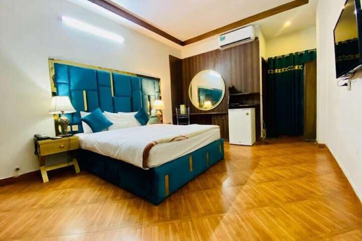 Room 3 of 8