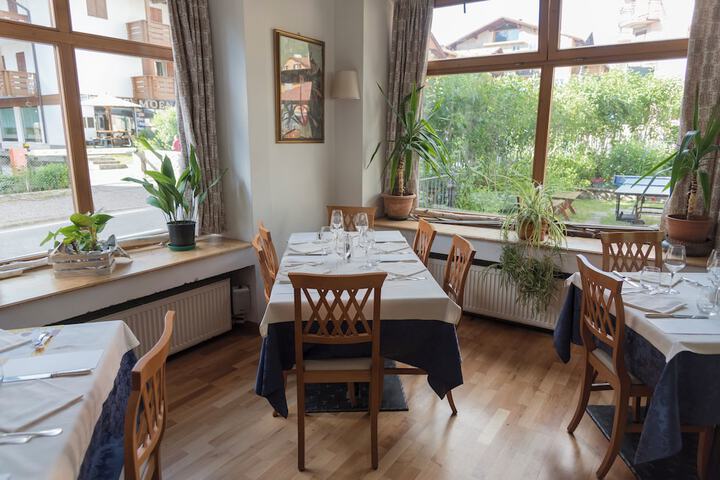 Dining 46 of 61