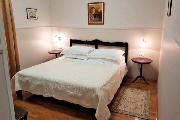 Room 11 of 33