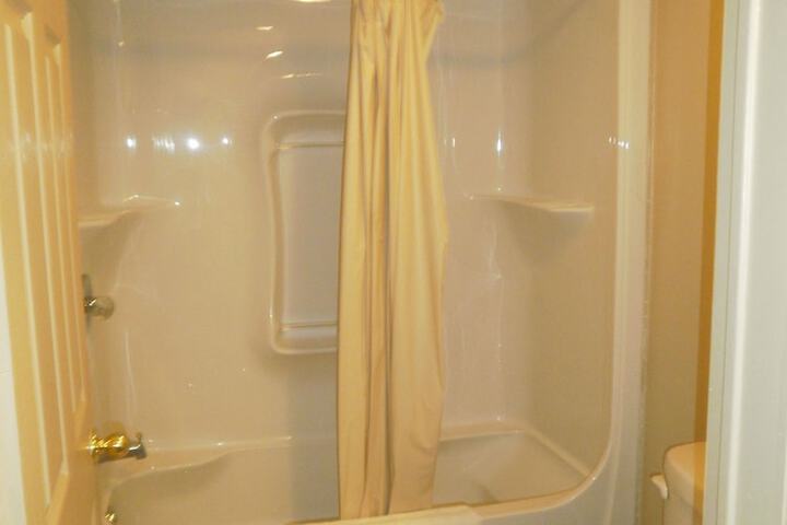 Room 8 of 9