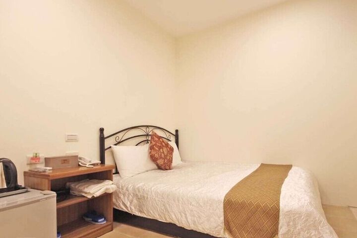 Room 18 of 42