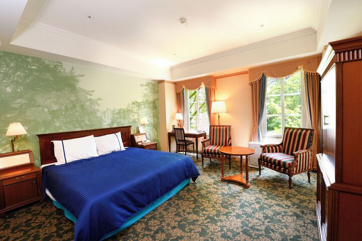 Room 5 of 28