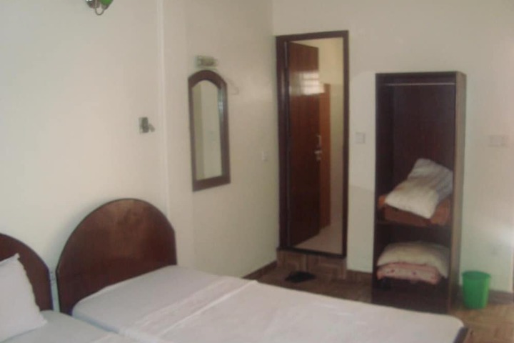 Room 12 of 37