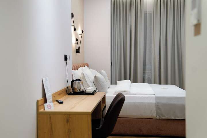 Room 176 of 249