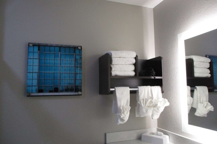 1 King Bed (1 of 12)