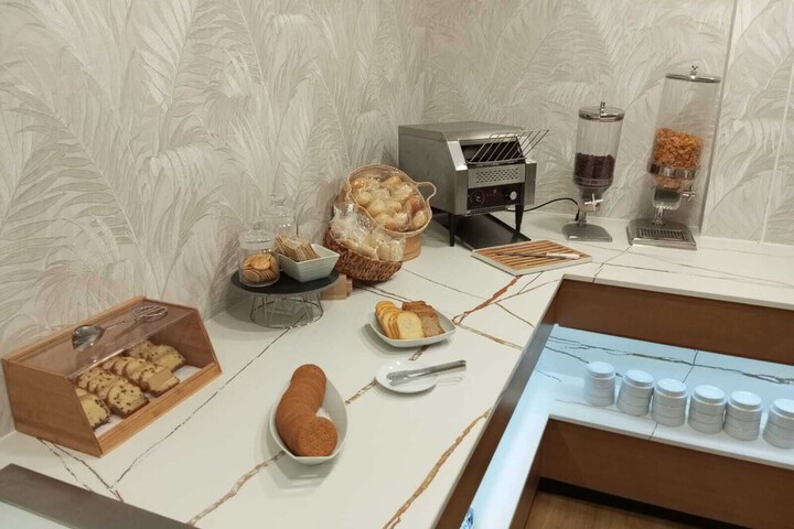 Dining 69 of 80
