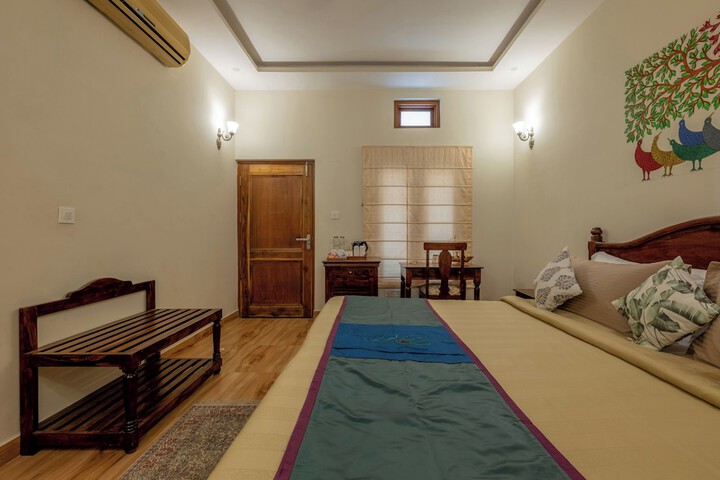 Room 13 of 33