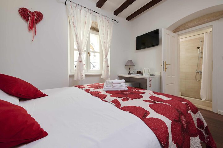 Room 15 of 84