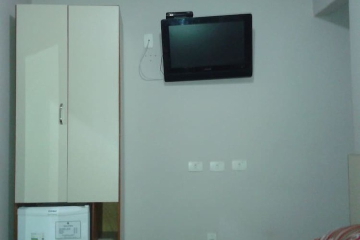 Room 6 of 34