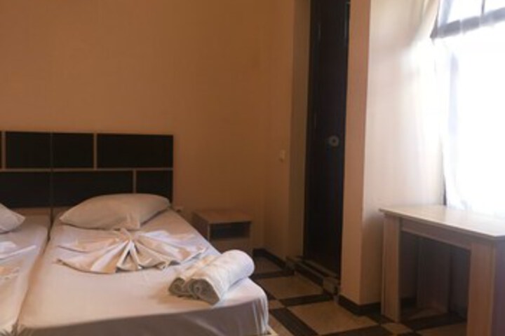 Room 7 of 32