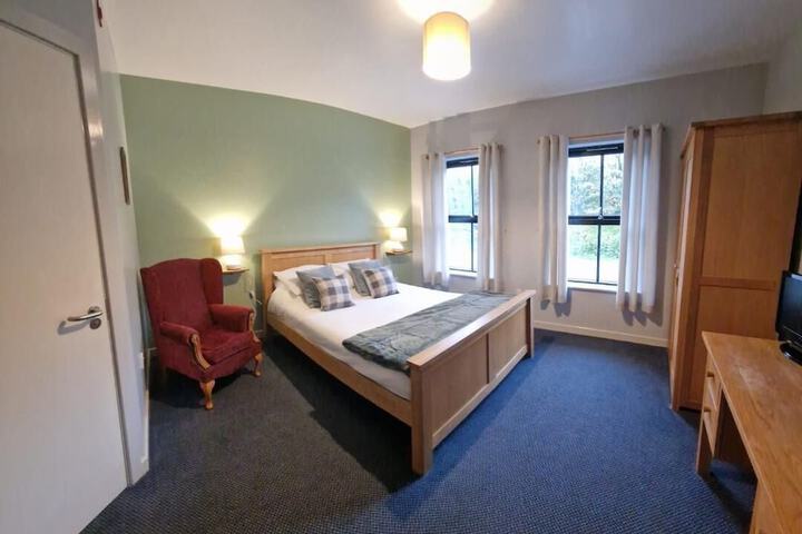 The Lamb & Flag Hotel in Neath