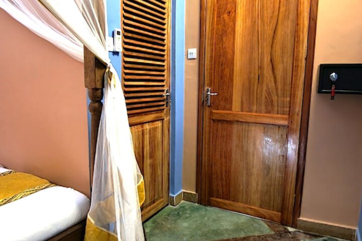 Room 3 of 53