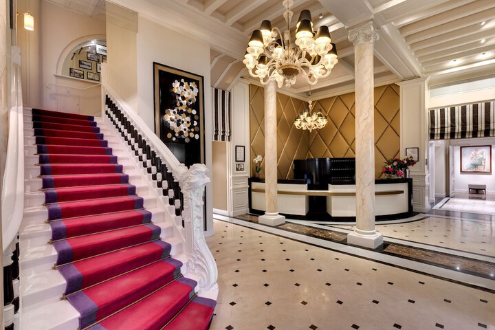 Entrance & Lobby