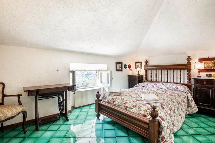 Room 5 of 19