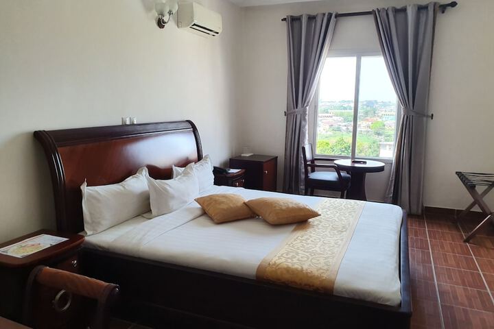 Room 8 of 13
