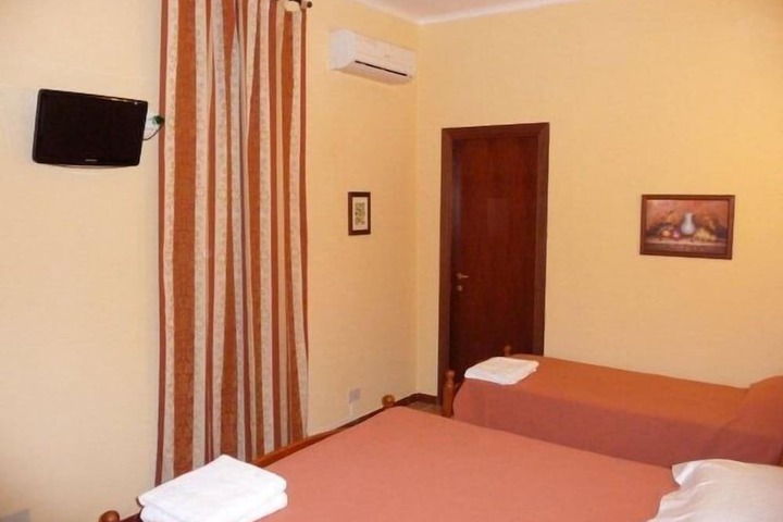 Room 2 of 7