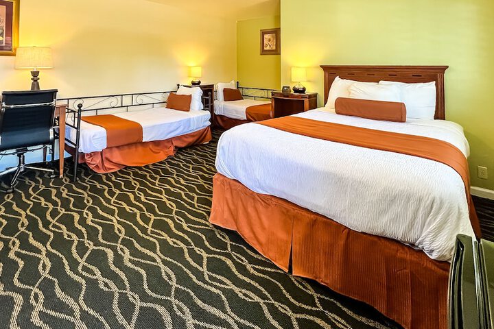 1 Queen Bed (3 of 49)