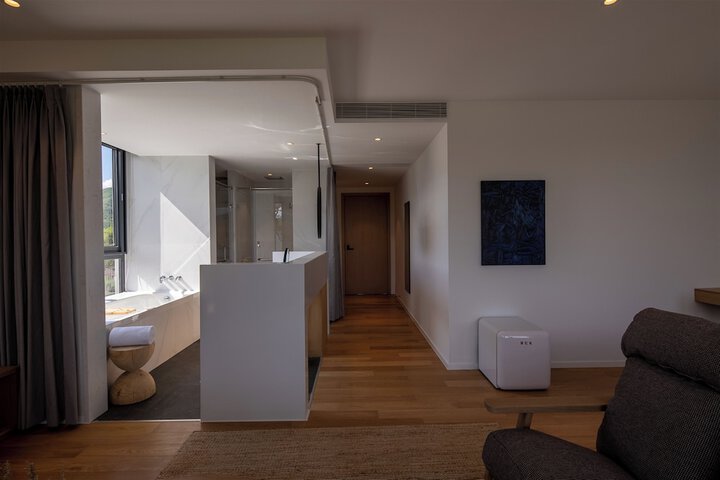 Room 80 of 218