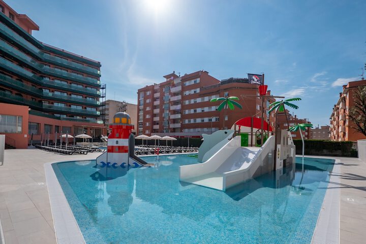Hotel Pool
