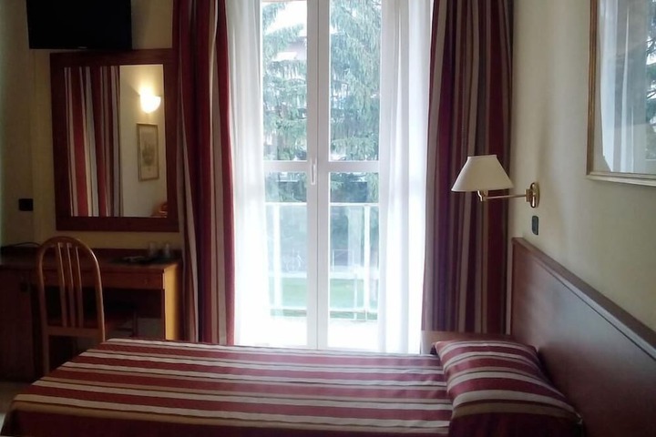 Room 10 of 19