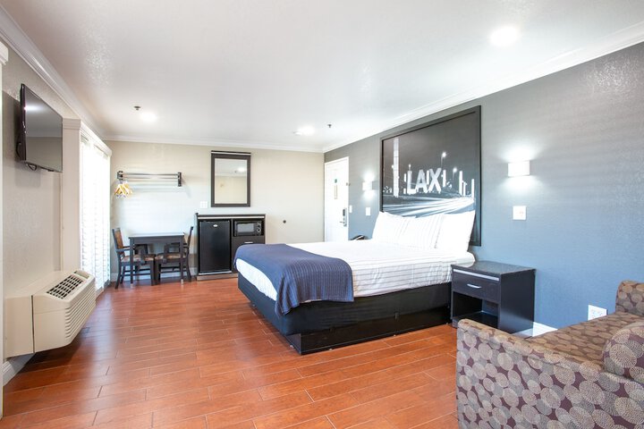 1 King Bed Accessible (1 of 24)