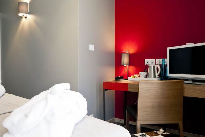 Room 4 of 80