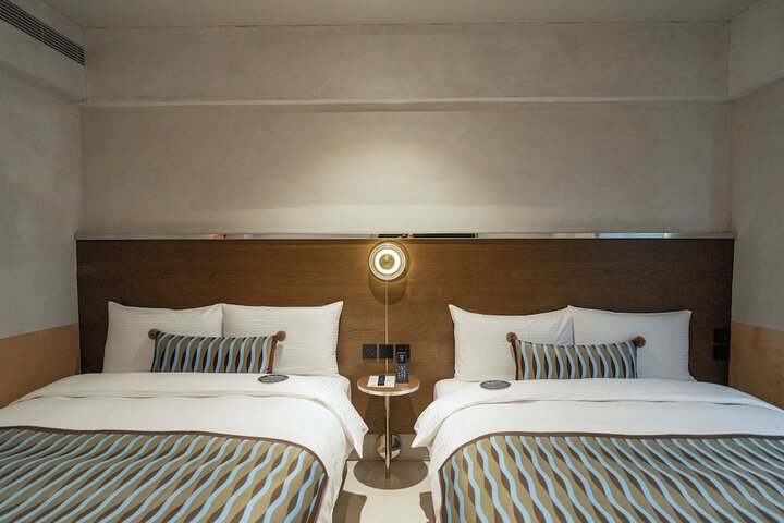 Room 102 of 199