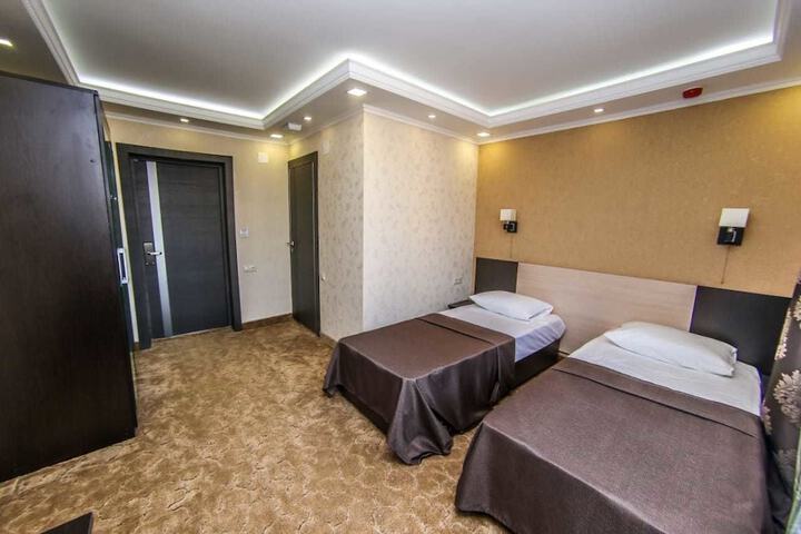 Room 10 of 27