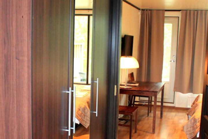 Room 32 of 100