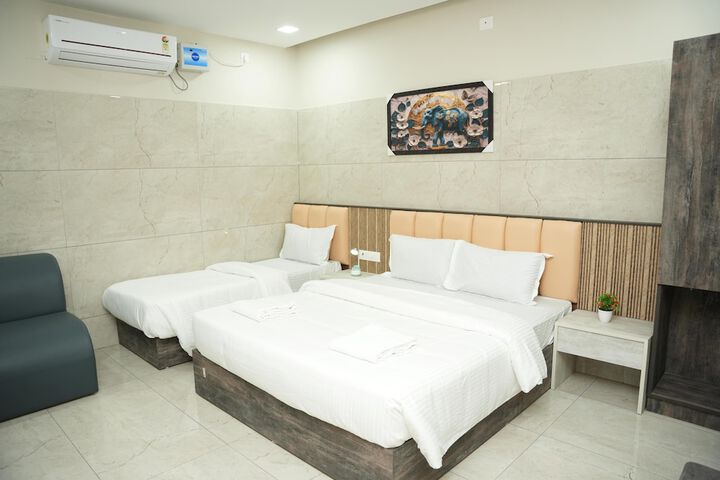 Room 9 of 14