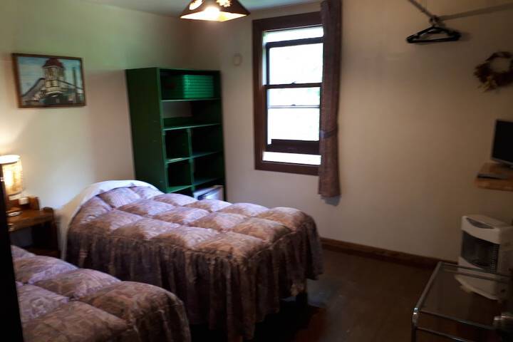 Room 13 of 128