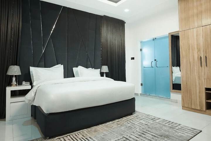 Room 16 of 34