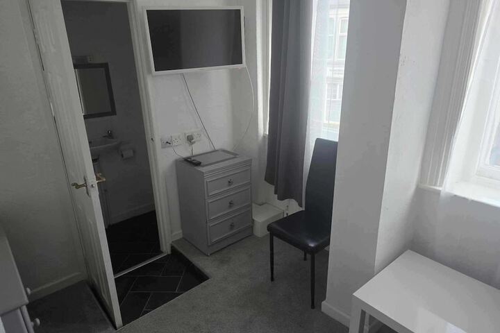 Room 26 of 48