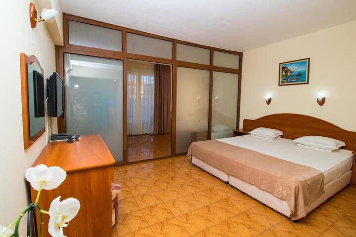 Room 14 of 92