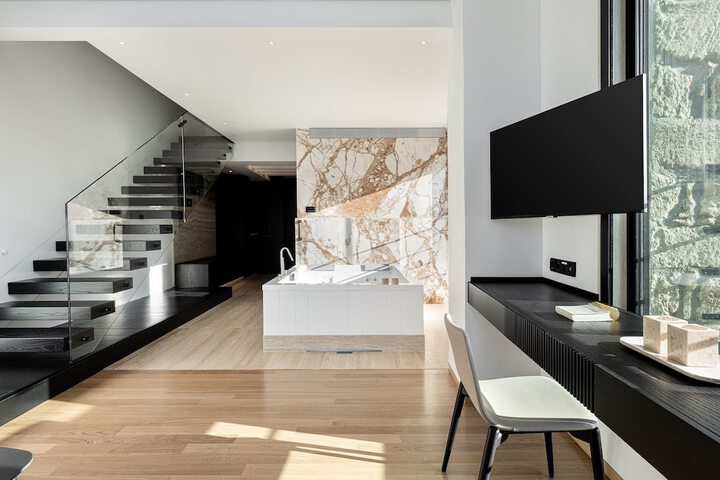 Room 9 of 62