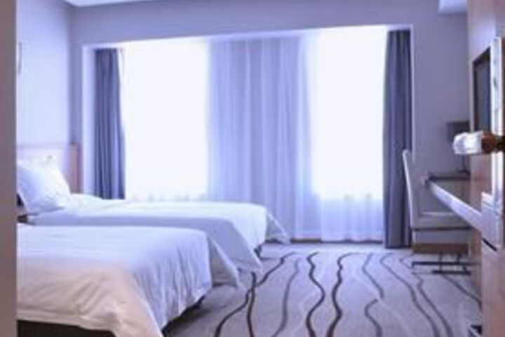 Room 53 of 137