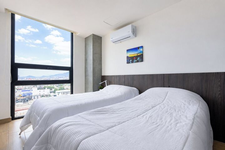 Room 21 of 102