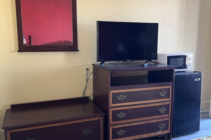 1 King Bed (8 of 12)